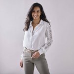 Jednobarevná košile s krajkou bílá – Zboží Dáma