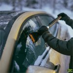 Fiskars Plus smetáček se škrabkou, krátký | Zboží Auto