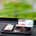 Protiskluzová podložka na palubní desku – Sleviste.cz
