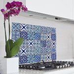 Crearreda samolepicí dekorace hliníková do kuchyně za sporák Bellacasa Modré obklady 67215 / Hliníková dekorace Blue Azulejos (47 x 65 cm) – Hledejceny.cz