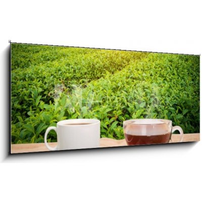 Skleněný obraz 1D panorama - 120 x 50 cm - Coffee or tea in the morning on the wooden table and the Tea plantation background Káva nebo čaj ráno na dřevěný stůl a pozadí – Hledejceny.cz