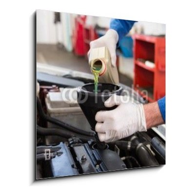 Skleněný obraz 1D - 50 x 50 cm - Mechanic pouring oil into car Mechanik nalévá olej do auta – Zboží Mobilmania