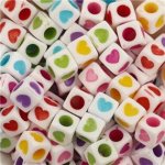 Šperky4U Plastový korálek kostka srdíčko PK205 – Sleviste.cz