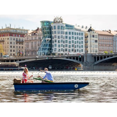 Romantický pobyt v Tančícím domě + piknik na Vltavě – Hledejceny.cz