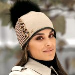 Krumlovanka dámská zimní čepice s bambulí W-0416/284 béžová – Hledejceny.cz