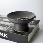 DESS Craft Studio Serene – dekorační miska na noze – Elegantní doplněk do vašeho interiéru Barva: 10 - Klasická šedá, Sady: Miska Serene + Tác Big Cloud – Zboží Dáma