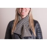 Dámská černo bílá zimní šála s motivem kohoutí stopy – Zboží Mobilmania