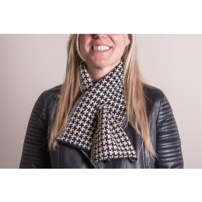 Dámská černo bílá zimní šála s motivem kohoutí stopy – Zboží Mobilmania