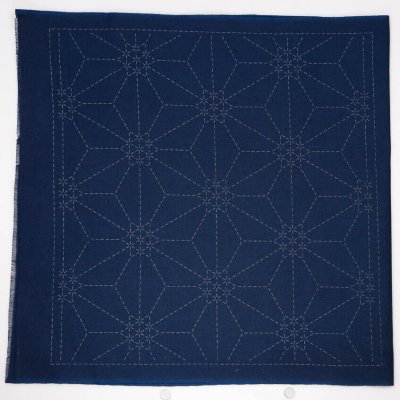 Hana-Fukin sashiko utěrka 33 × 33 cm kamon indigo – Sleviste.cz