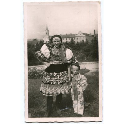 KYJOV-SVATOBOŘICE. Moravské národní kroje. – Zboží Dáma