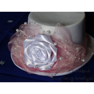 Cylindr bílý - pudrová 081B s bílou atlas. růží – Zboží Dáma