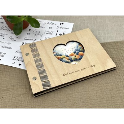 Dřevěné fotoalbum pro miminko Veverka Formát: A5 (799 Kč), Barva listů: Černá – Zboží Živě