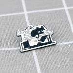 Pinarna Lazy cat / Líná kočka odpočívající na stole – Zboží Dáma