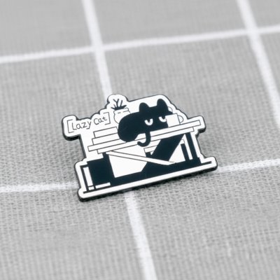 Pinarna Lazy cat / Líná kočka odpočívající na stole – Zboží Dáma
