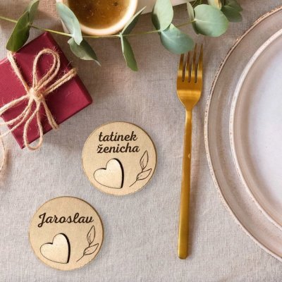 Dřevěné svatební jmenovky se srdcem – personalizované | Zamilujsi.cz písmo: Písmo 3 – Sleviste.cz