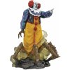 Sběratelská figurka Diamond Select It Gallery PVC Diorama Pennywise 1990Mini Series Edition 23 cm