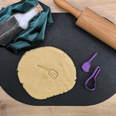 Koště | Vykrajovátka a razítka na Halloween – Zboží Mobilmania