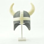 Velforia Čepice Viking šedá s bílými rohy – Zboží Dáma