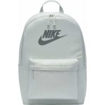 Nike Heritage světle šedá 25 l – Sleviste.cz
