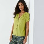 Propínací halenka z jednobarevné viskózy, s krátkými rukávy mechová – Sleviste.cz