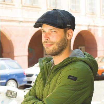 vlněná bekovka s knoflíkem a podšívkou káro – Sleviste.cz