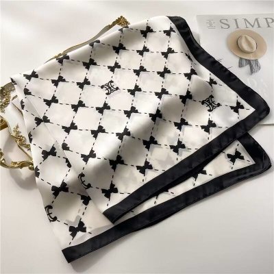 hedvábný šátek bílý s mašličkami v dárkovém balení – Sleviste.cz