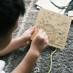 Bigjigs Toys Provlékání podle čísel Dinosauři – Zboží Dáma