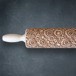 Malý embosovaný váleček - vystouplé folklorní květy – Sleviste.cz