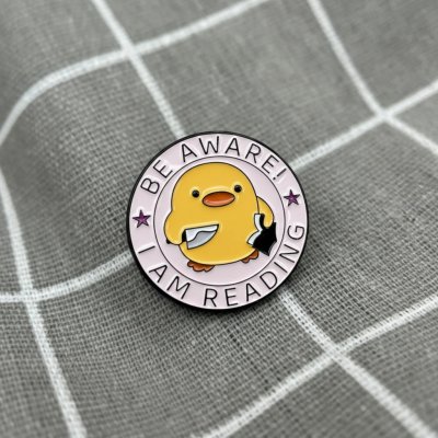 Pinarna Kuře s nožem a knihou Be aware! I am reading. Buďte na pozoru! Čtu si. – Hledejceny.cz