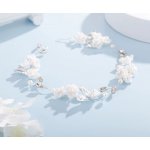 Naishide Jewelry Romantická ozdoba do vlasů s bílými květy, lístky a perlami – Zboží Mobilmania