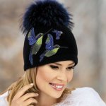 Krumlovanka dámská čepice s bambulí W-0185/018 černá – Hledejceny.cz