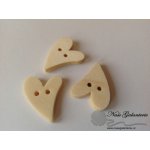 Dřevěný knoflík zakřivené srdce – Zboží Dáma