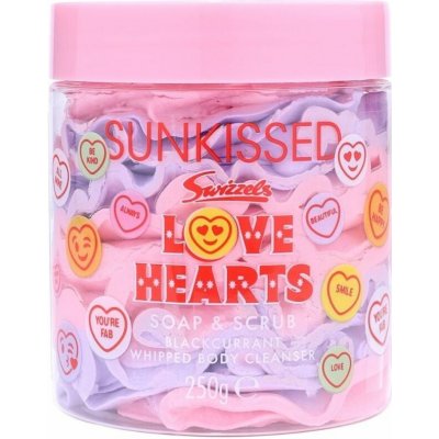 Sunkissed šlehaný tělový peeling Soap & Scrub Love Hearts blackcurrant 250 g – Sleviste.cz