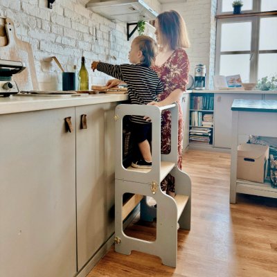 Family scl 4v1 Montessori učící věž se skluzavkou a tabulí Šedá – Zboží Dáma