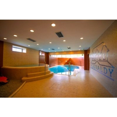 Odpočinkový wellness pobyt s polopenzí v Hotelu Hukvaldy v podhůří Beskyd pro 2 osoby na 2 noci – Hledejceny.cz
