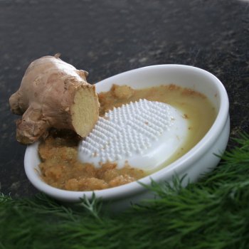 KYOCERA kulaté, malé, bílé – ruční, keramické, kuchyňské struhadlo na česnek