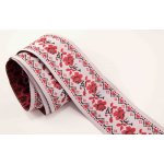 Krojová stuha - bílá s červenými růžičkami a zoubkovým okrajem - šíře 5 cm – Sleviste.cz