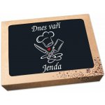 Povlečení Plus Dárková zástěra pro kuchaře černá 72x100 Dnes vaří + text na přání – Hledejceny.cz