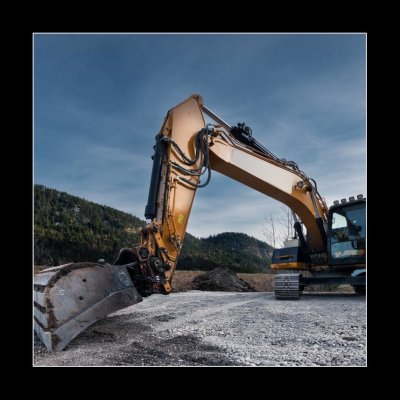 Obraz 1D - 50 x 50 cm - view to huge orange mechanical shovel excavator on gravel pohled na obrovské oranžové mechanické lopatové rypadlo na štěrku – Zbozi.Blesk.cz