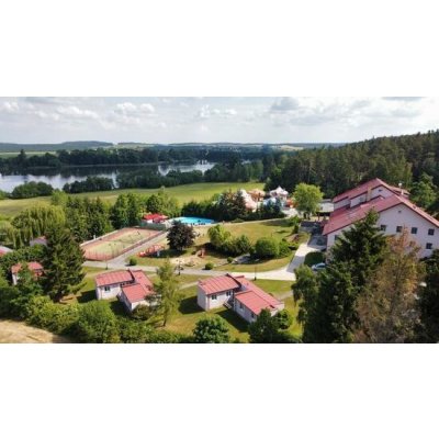 Relaxační pobyt s polopenzí a wellness procedurami v Hotelovém resortu JESENICE pro 2 osoby na 2 noci – Hledejceny.cz
