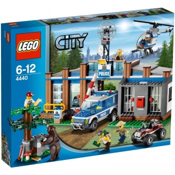 LEGO® City 4440 Policejní stanice v lese