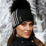 Krumlovanka dámská čepice s bambulí W-0440/018 černá – Zboží Mobilmania