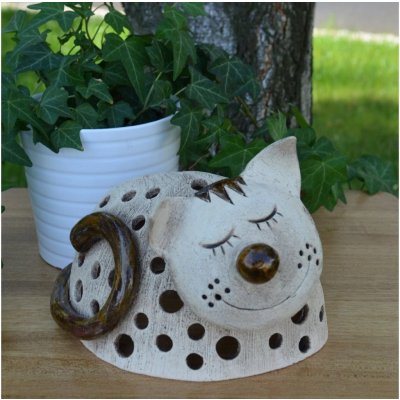 Keramická kočka větší - šamotová - dekorace - na svíčku Motiv: zavřené oči – Zboží Dáma