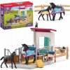 Figurka schleich ® Koňský box s klisnou a hříbětem 42611