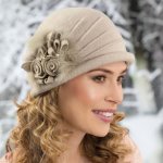 Krumlovanka Zimní dámská čepice s aplkací W-0032/517 světle béžová – Hledejceny.cz