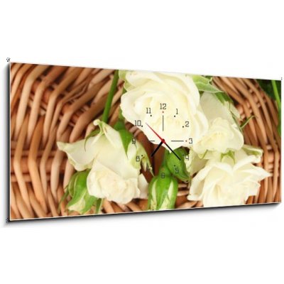Obraz s hodinami 1D panorama - 120 x 50 cm - Beautiful white roses on wicker mat close-up Krásné bílé růže na proutěné rohože blízko