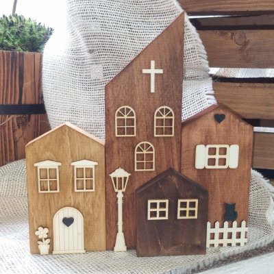 Dřevěné domečky 4ks - vesnička Motiv: Kostelík – Zboží Mobilmania