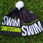 BornToSwim Zimní čepice černá se žlutým logem a bílou bambulí – Hledejceny.cz