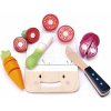 Příslušenství k dětským kuchyňkám Leaf Toys Mini Chef Chopping Board Tender drevená doska so zeleninou s nožom na krájanie