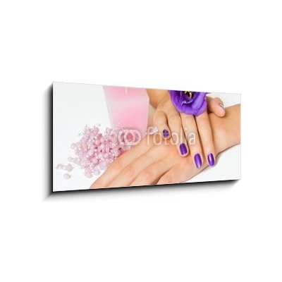 Skleněný obraz 1D panorama - 120 x 50 cm - Hands with purple manicure and flower, pink candle and beads Ruce s purpurovou manikourou a květinou, růžovou svíčkou a korálk – Zboží Mobilmania